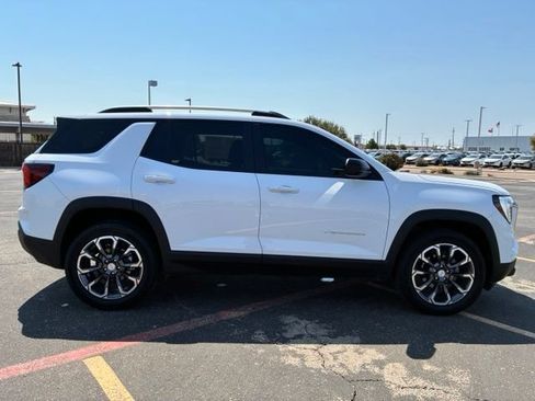 Used 2025 GMC Terrain Elevation w/ Elevation Premium Package AWD/4WD image 7