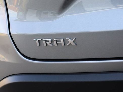 Used 2025 Chevrolet Trax LT FWD image 17