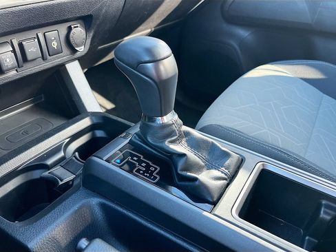 Used 2020 Toyota Tacoma TRD Off-Road w/ Technology Package AWD/4WD image 16