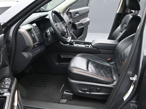 Used 2023 Nissan Pathfinder Platinum w/ Cargo Package image 15