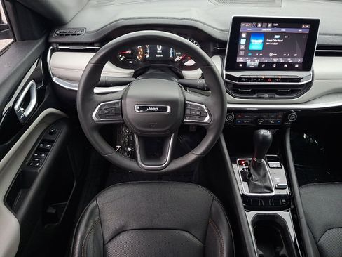 Used 2023 Jeep Compass Limited image 12