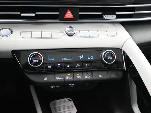 New 2026 Hyundai Elantra Limited FWD image 17