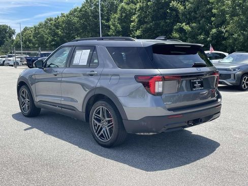 Used 2025 Ford Explorer ST-Line w/ ST-Line Street Pack AWD/4WD image 5