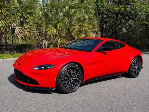 Used 2022 Aston Martin V8 Vantage Coupe RWD image 1