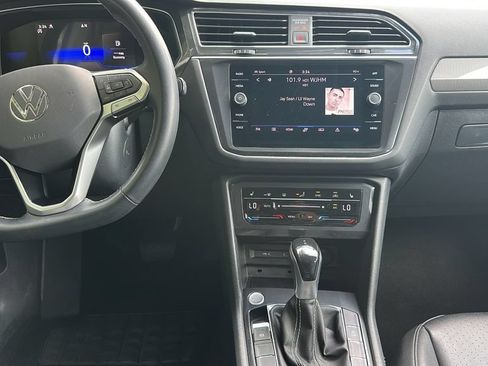 Used 2024 Volkswagen Tiguan SE AWD/4WD image 18