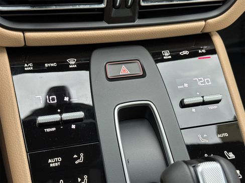 Used 2025 Porsche Macan image 24