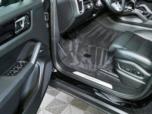 Certified 2023 Porsche Cayenne AWD/4WD image 7