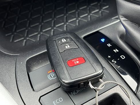 Used 2025 Toyota RAV4 XLE image 22