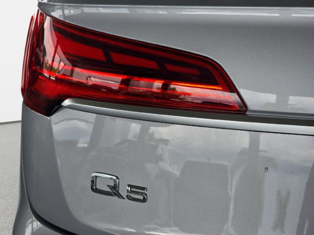 Used 2023 Audi Q5 2.0T Premium Plus w/ Premium Plus Package AWD/4WD image 24
