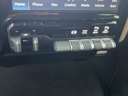Used 2024 RAM 2500 Laramie AWD/4WD image 25