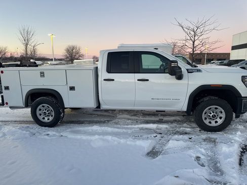 New 2025 GMC Sierra 3500 Pro w/ Convenience Package image 11