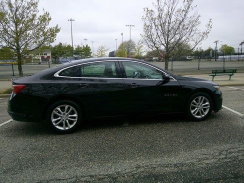 Used 2017 Chevrolet Malibu LT w/ Leather Package FWD image 16