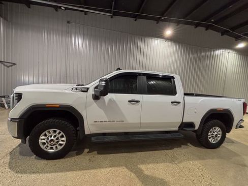 Used 2024 GMC Sierra 2500 Pro AWD/4WD image 2