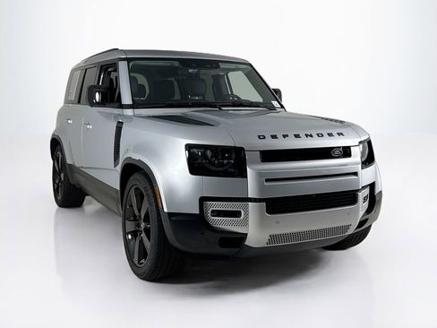 Used 2023 Land Rover Defender 110 SE AWD/4WD image 7