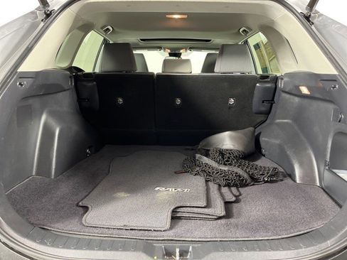 Used 2021 Toyota RAV4 XLE w/ Convenience Package FWD image 46