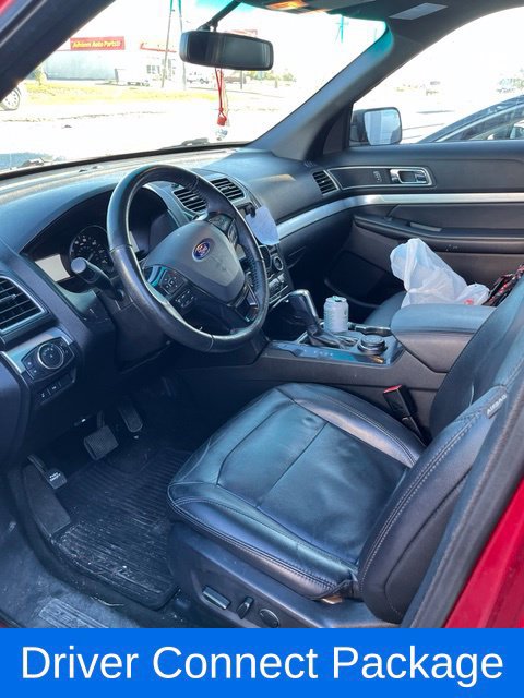 Used 2017 Ford Explorer XLT w/ Equipment Group 202A AWD/4WD image 6