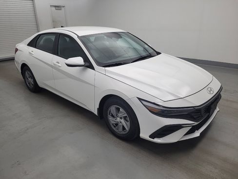 Used 2025 Hyundai Elantra SE FWD image 11
