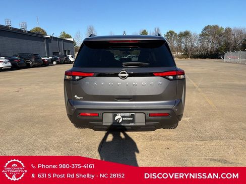 New 2025 Nissan Pathfinder SV image 8