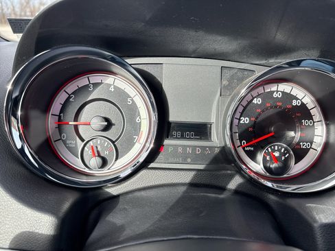 Used 2020 Dodge Grand Caravan SXT image 19