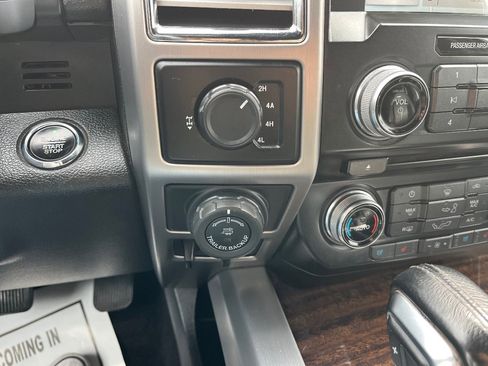 Used 2016 Ford F150 Platinum w/ Equipment Group 701A Luxury image 17