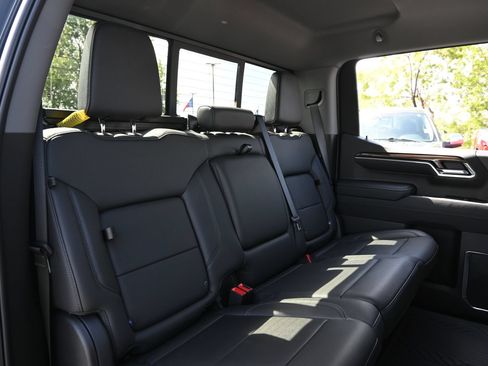 Used 2024 Chevrolet Silverado 1500 LT Trail Boss w/ LT Trail Boss Premium Package AWD/4WD image 23