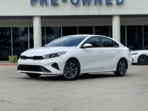 Used 2024 Kia Forte LXS w/ LXS Technology Package image 2