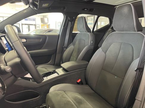 Used 2023 Volvo XC40 Recharge Ultimate AWD/4WD image 25