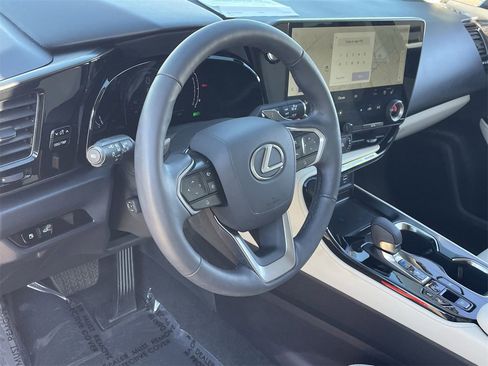 Used 2025 Lexus NX 300h AWD w/ Luxury Package image 17