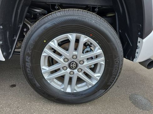 Used 2026 Toyota Tundra SR5 AWD/4WD image 33