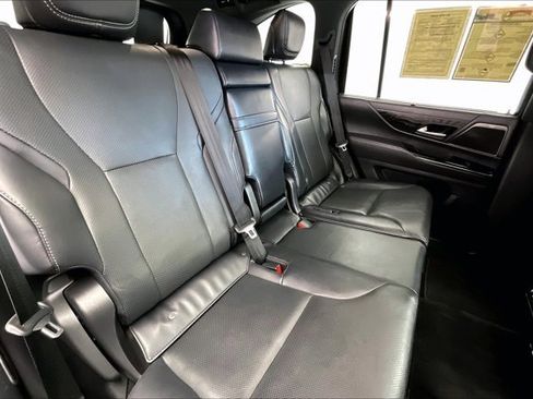 Used 2022 Lexus LX 600 4WD w/ Luxury Package image 19