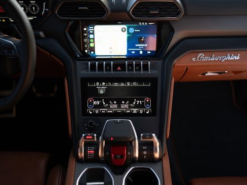 Used 2023 Lamborghini Urus S image 10