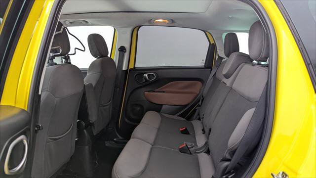 Used 2014 FIAT 500L Trekking w/ Popular Equipment Group FWD image 17