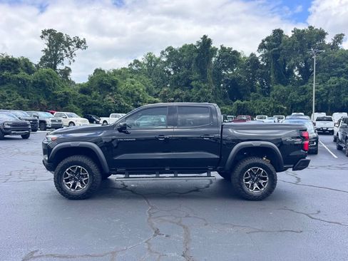 Used 2024 Chevrolet Colorado ZR2 w/ Technology Package AWD/4WD image 3