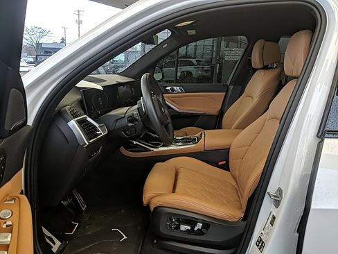 Used 2024 BMW X7 xDrive40i w/ Executive Package image 17