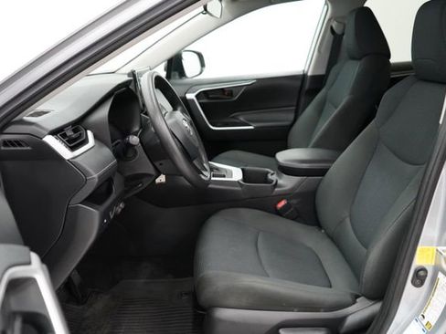 Used 2022 Toyota RAV4 LE image 12