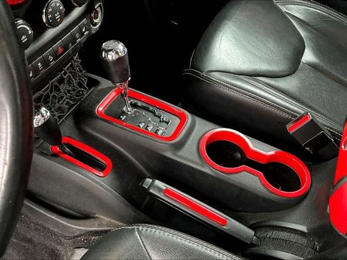 Used 2017 Jeep Wrangler Unlimited Rubicon image 10