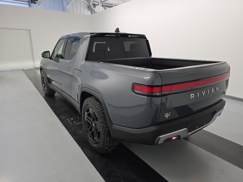 Used 2022 Rivian R1T Adventure image 3