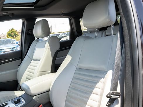 Used 2018 Jeep Grand Cherokee Limited AWD/4WD image 8