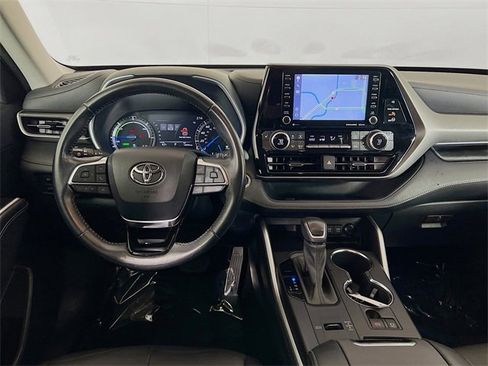 Used 2021 Toyota Highlander XLE image 22