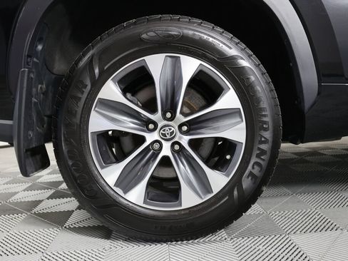 Used 2021 Toyota Highlander XLE AWD/4WD image 7