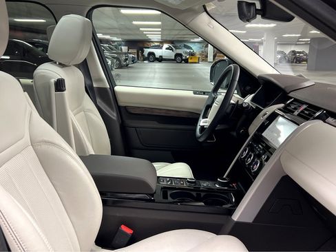 Used 2020 Land Rover Discovery HSE image 28
