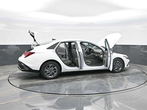 New 2026 Hyundai Elantra Blue image 31