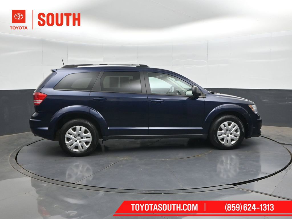 Used 2018 Dodge Journey SE w/ Connectivity Group FWD image 3