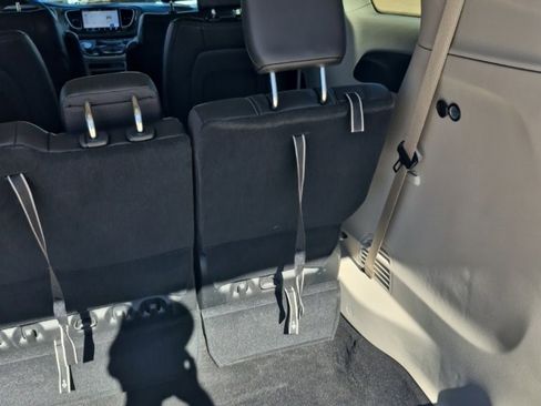 Certified 2024 Chrysler Pacifica Touring-L image 61