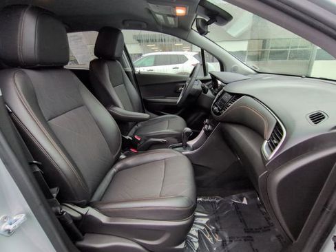 Used 2022 Chevrolet Trax LT w/ LT Convenience Package image 26