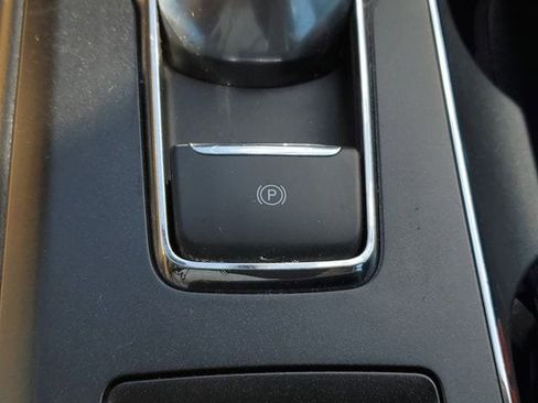 Used 2017 Ford Fusion SE w/ Fusion SE Technology Package image 30