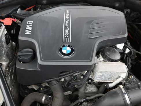 Used 2013 BMW 528i xDrive Sedan AWD/4WD image 38