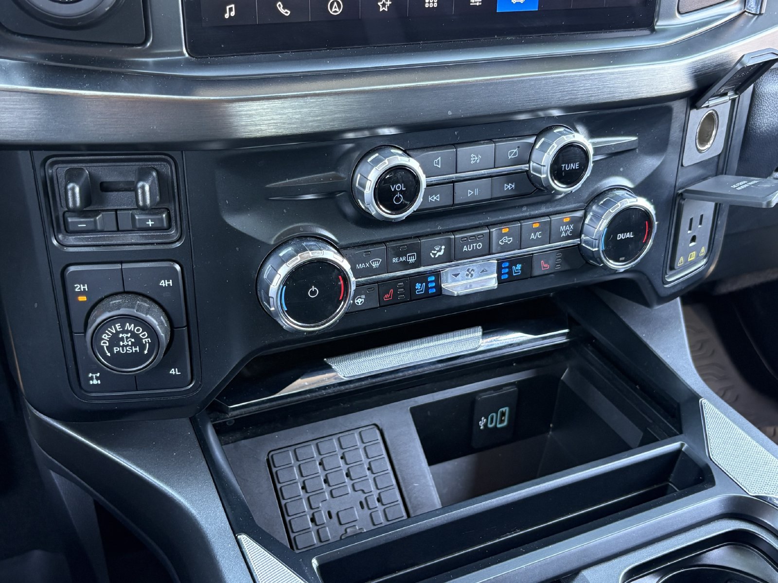 Certified 2023 Ford F250 Lariat w/ Lariat Ultimate Package AWD/4WD image 29