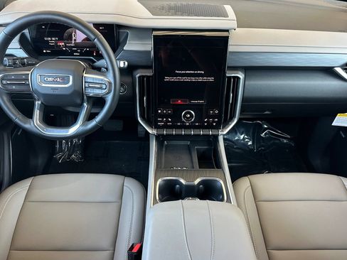 Used 2026 GMC Acadia Elevation w/ Elevation Premium Package FWD image 16