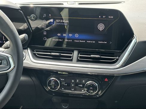 Used 2026 Chevrolet Trax ACTIV w/ Sunroof Package FWD image 25
